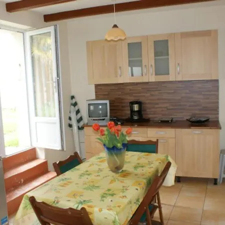Maison Fouras, 4 Pieces, 5 Personnes - Fr-1-709-16 Hébergement de vacances *
