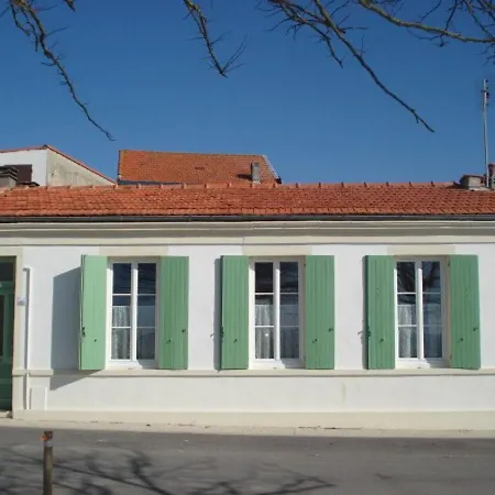 Hébergement de vacances Maison Fouras, 4 Pieces, 5 Personnes - Fr-1-709-16 *